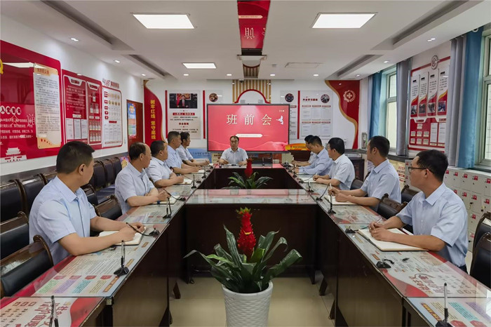 装置队班前会.jpg